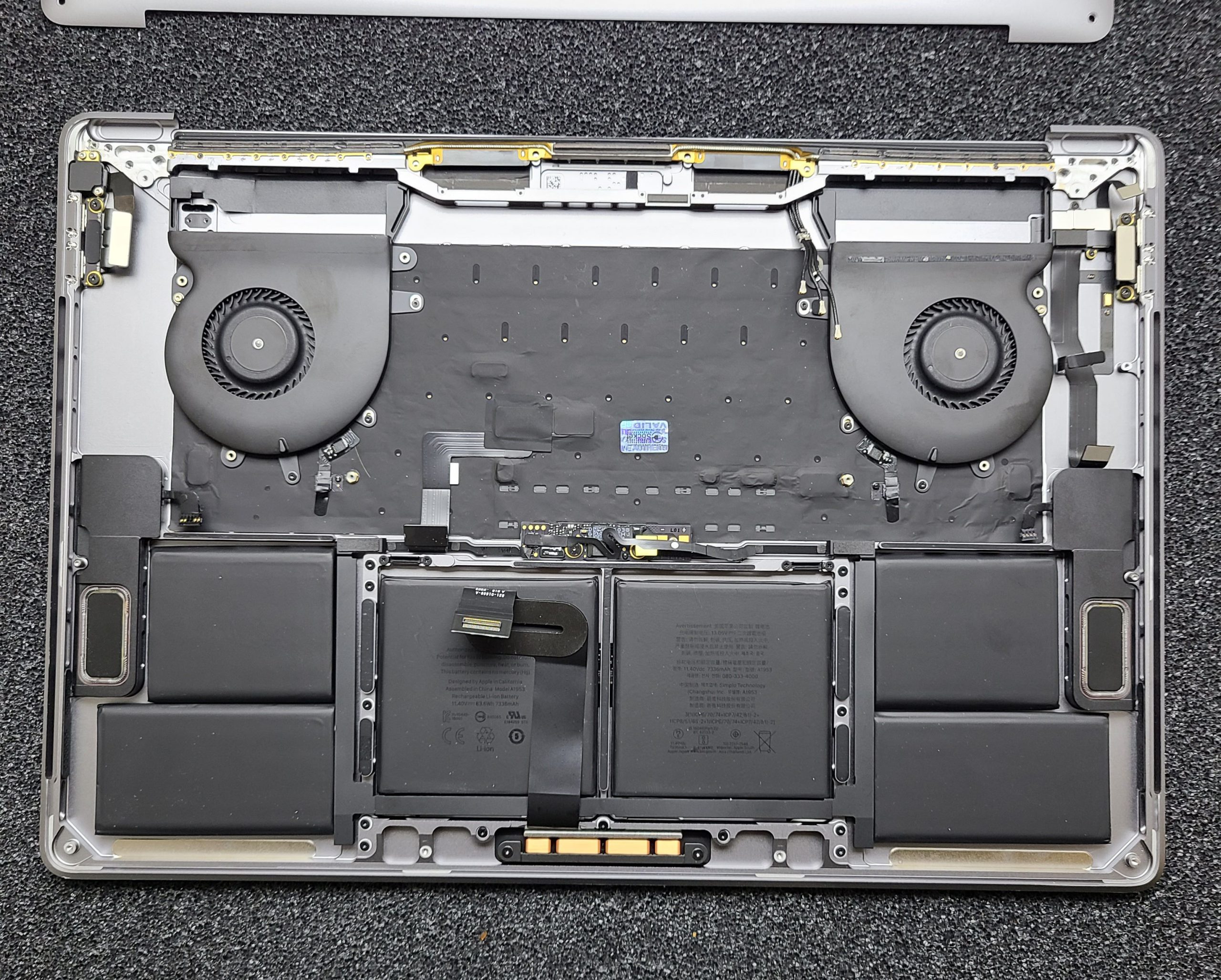 MacBook Pro 15" A1990 Space Gray Top Case Keyboard Touchpad Battery 90% - Image 2