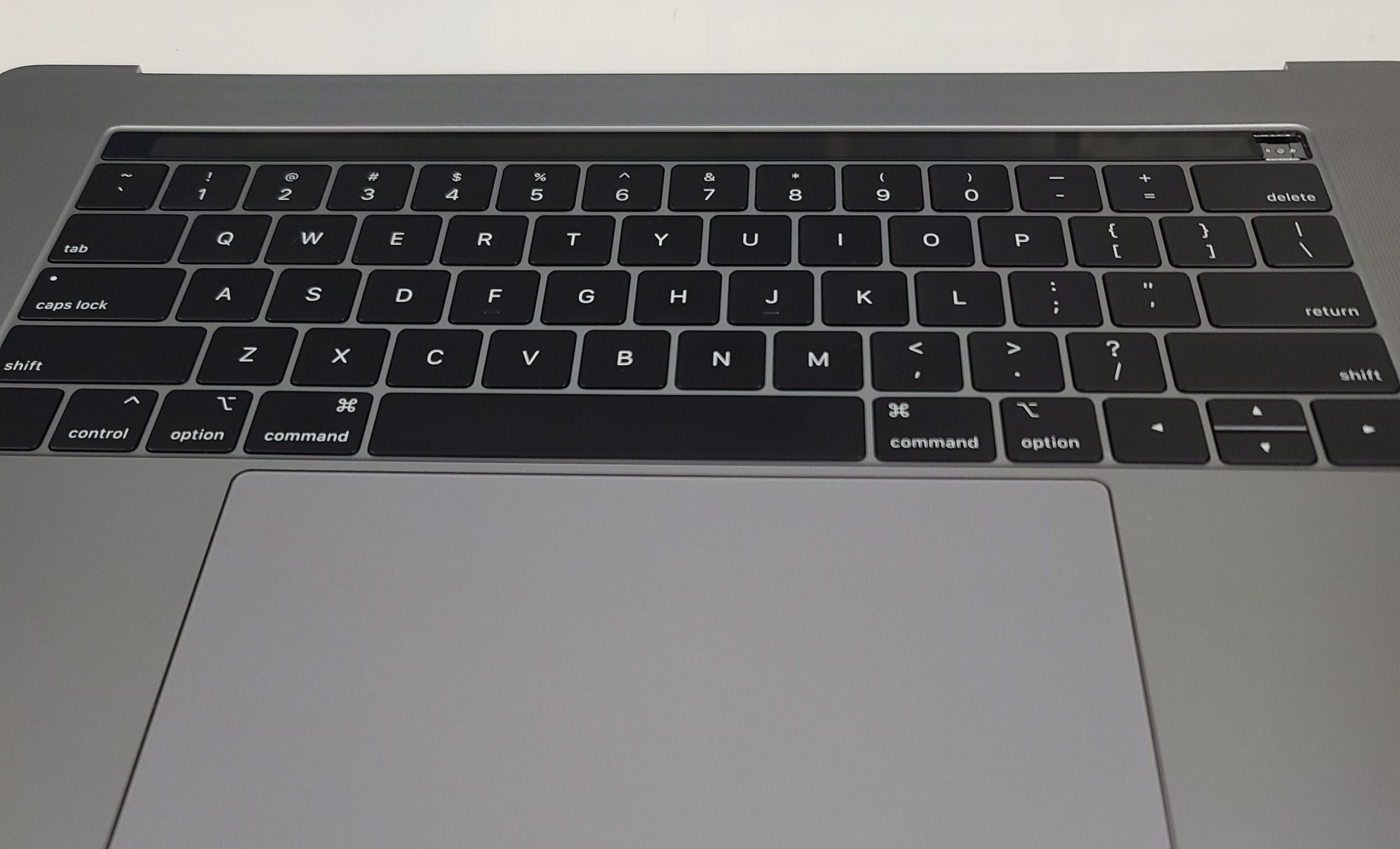 MacBook Pro 15" A1990 Space Gray Top Case Keyboard Touchpad Battery 90% - Image 5