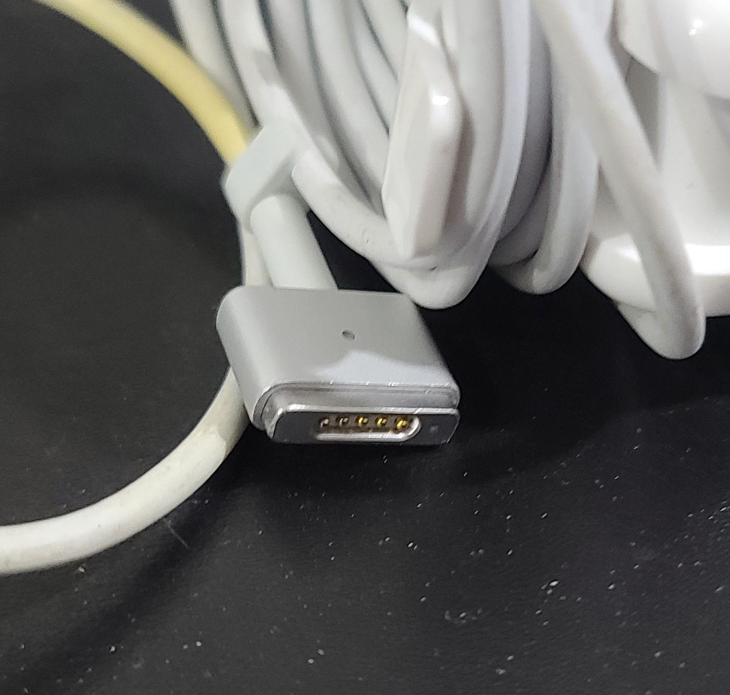 Original Apple MacBook Power AC adapter charger magSafe 2 T Tip A1435 60W - Image 4