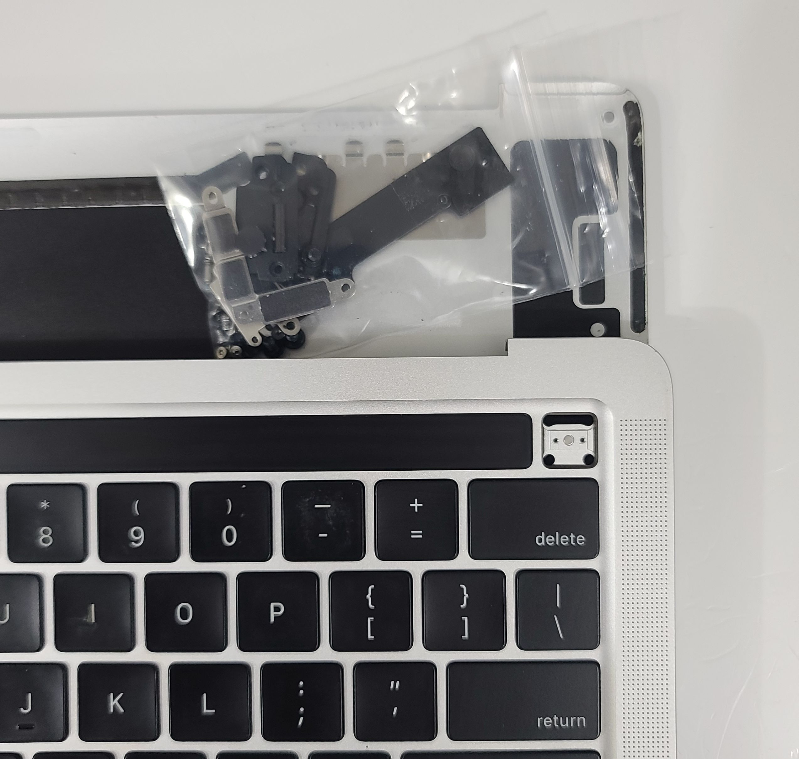 Grd B- MacBook Pro A2251 Silver Top Case Keyboard Touchpad Battery 92% - Image 6