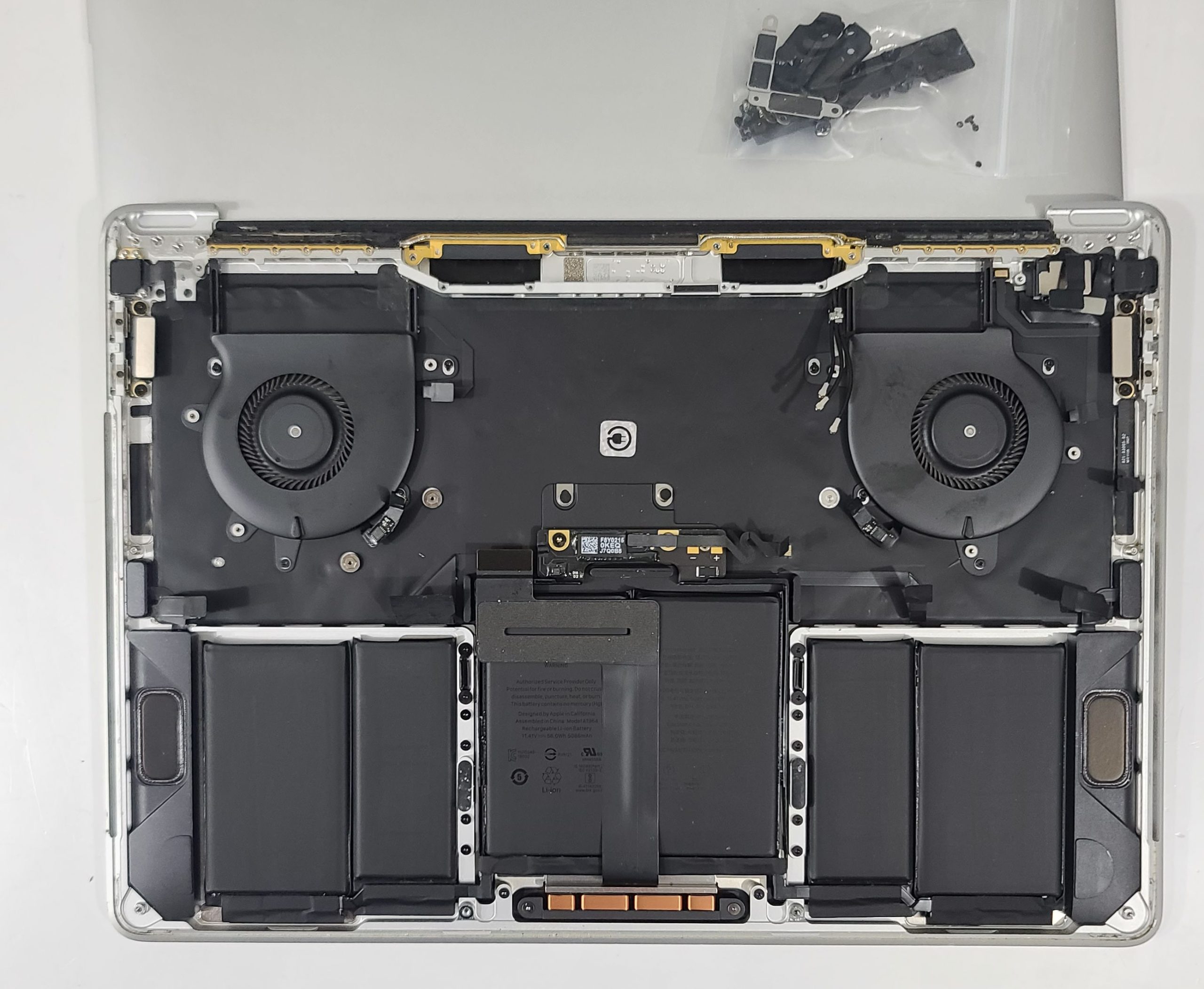 Grd B- MacBook Pro A2251 Silver Top Case Keyboard Touchpad Battery 92% - Image 5